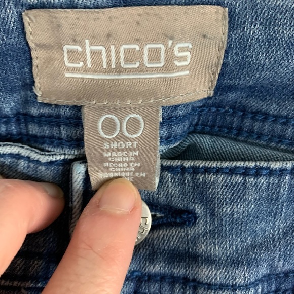 Chico’s 00 Short (2S) Jeans - Picture 3 of 3